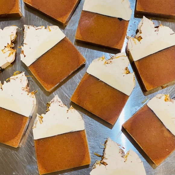 Honey Turmeric & Grapefruit Goat Milk & Cream Lather - Picture 3 of 3